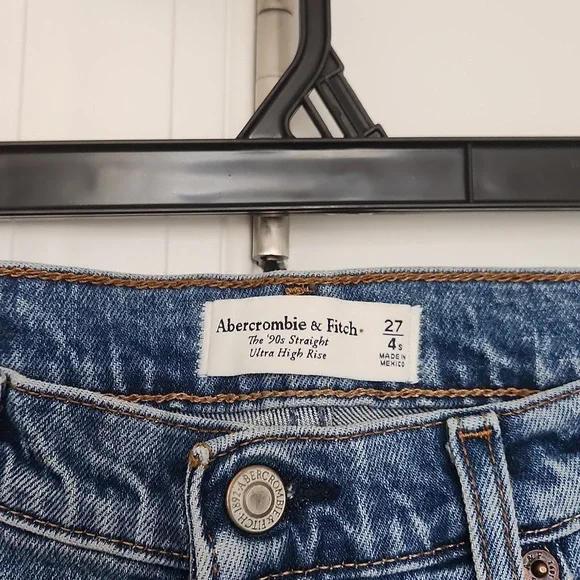 Never been Worn Abercrombie & Fitch Medium Blue Denim Jeans - Picture 3 of 3